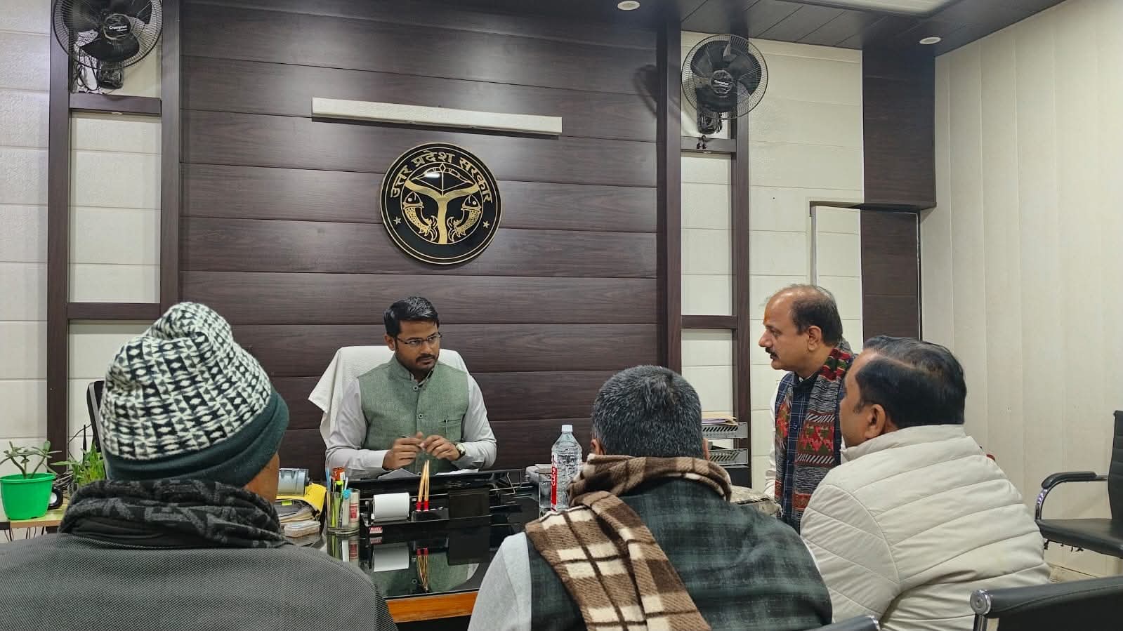 संगठनात्मक प्रगति और योजनाओं की समीक्षा करते पदाधिकारी